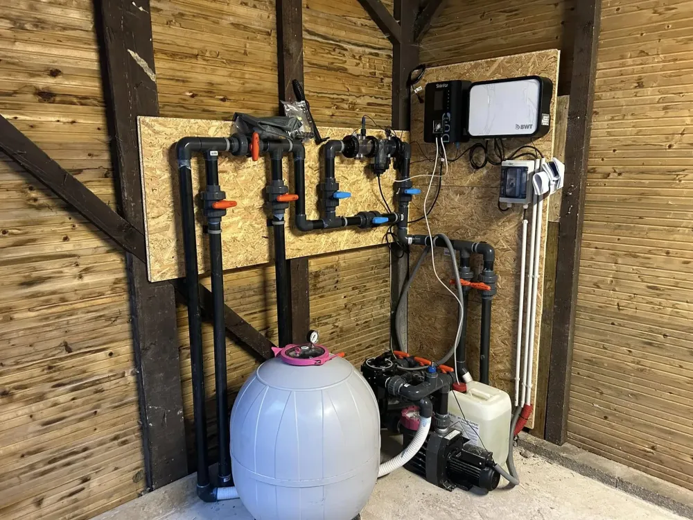 Realisation dun local technique complet pour une piscine